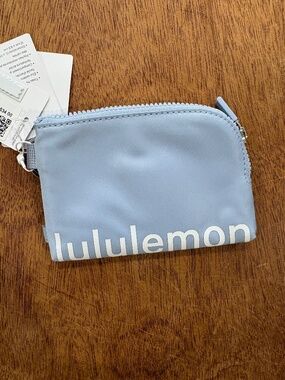Lululemon Clippable card pouch